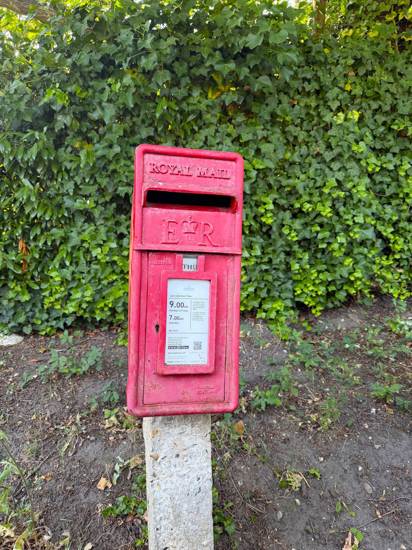 Postbox: Cheapside Road, Ascot, Ascot, Royal Borough of Windsor and Maidenhead
