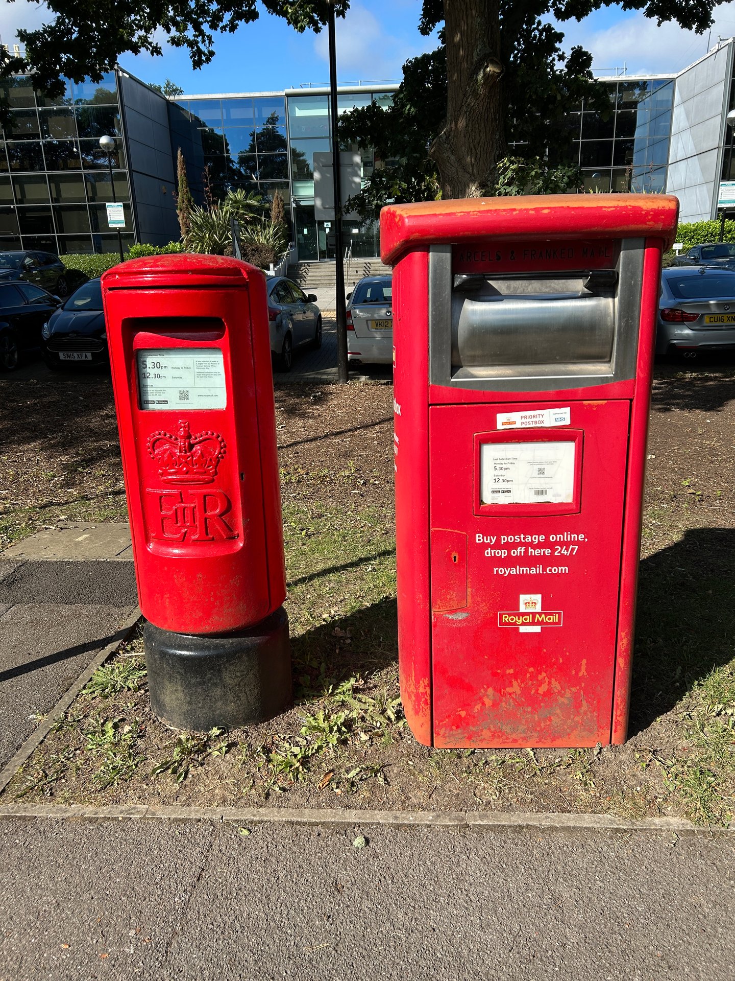 Postbox: Parkway, Whiteley