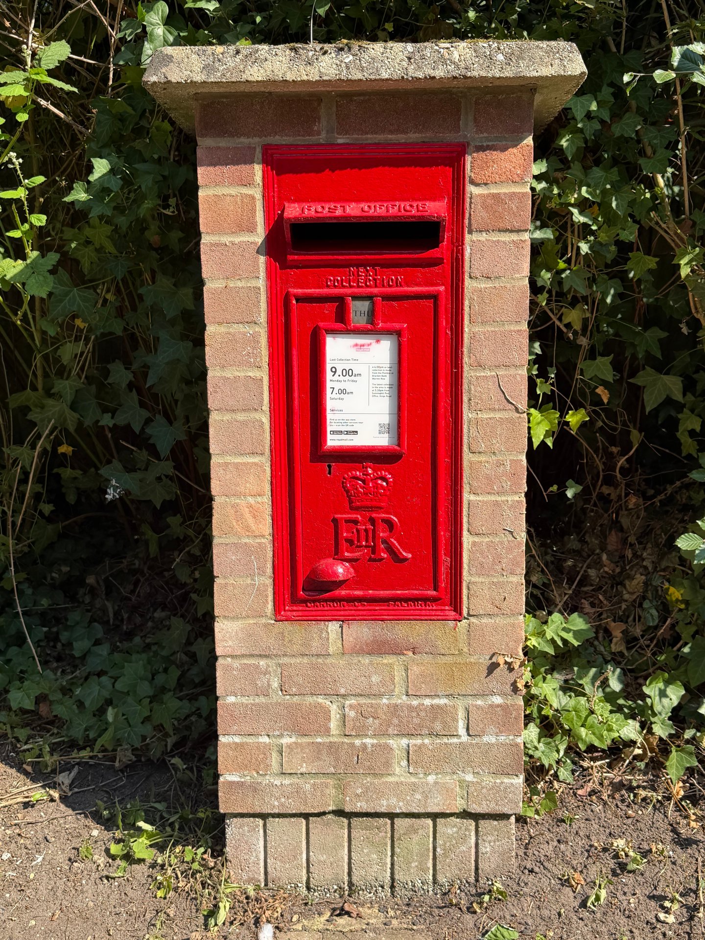 Postbox: The Burlings, Ascot, Ascot, Royal Borough of Windsor and Maidenhead