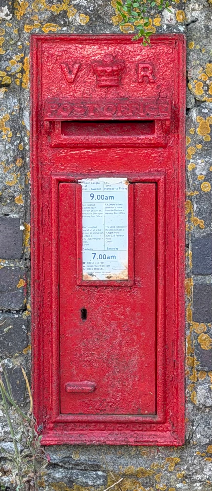 Postbox: St. Lythans Road, Dyffryn, Dyffryn, Vale of Glamorgan