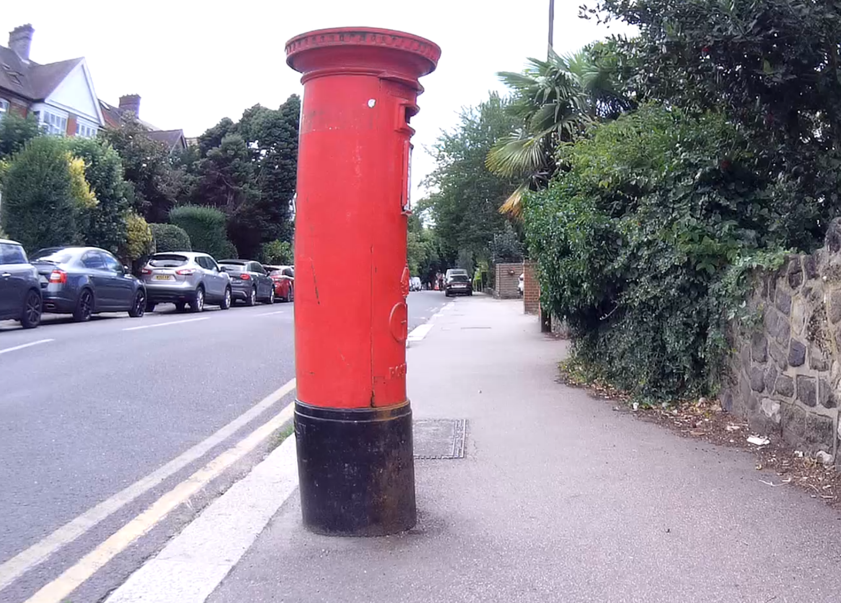 Postbox: The Avenue, Highams Park