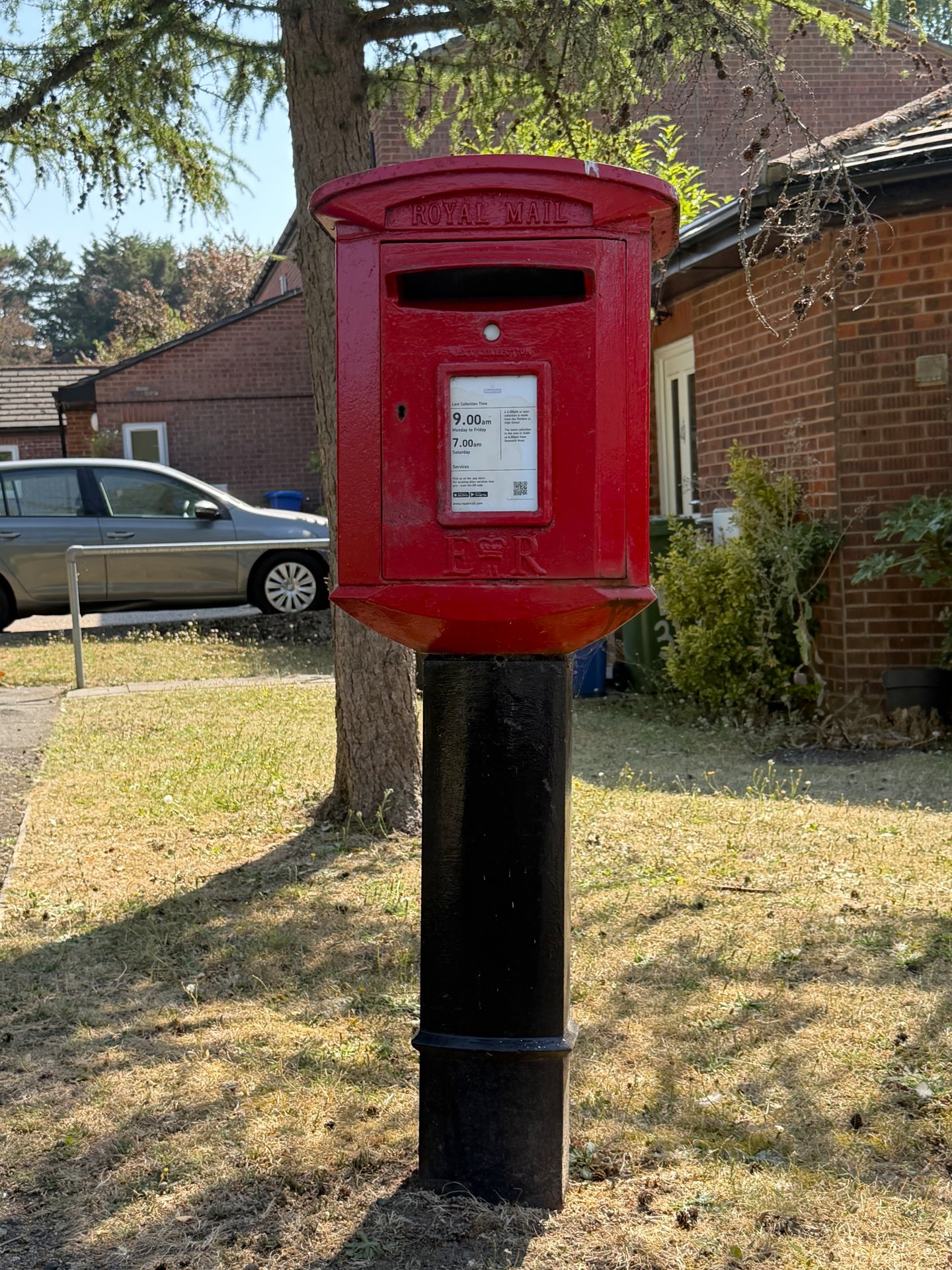 Postbox: Mount Lane, Bracknell, Bracknell, Bracknell Forest