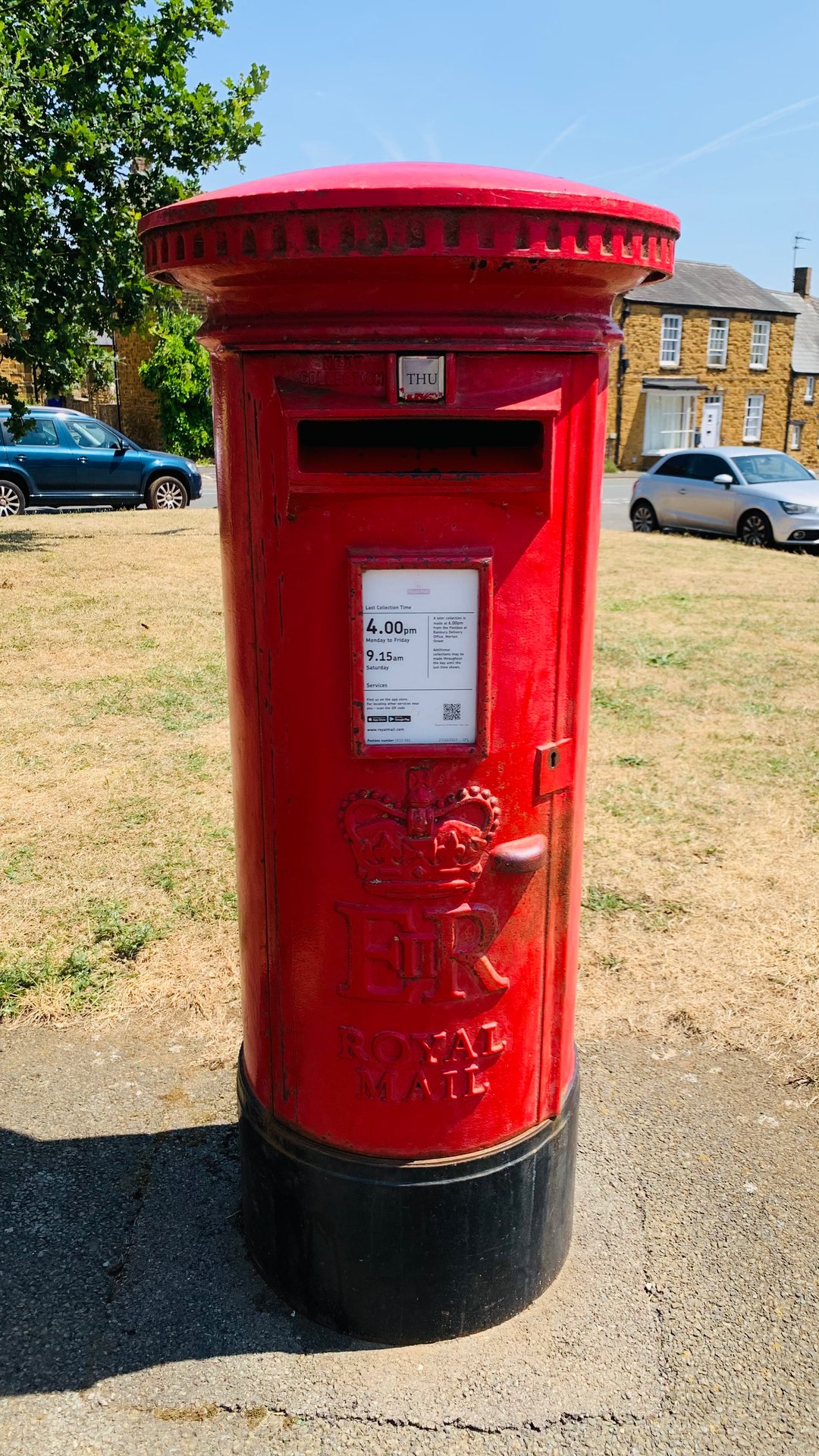 Postbox: Market Place, Deddington, Deddington, Oxfordshire