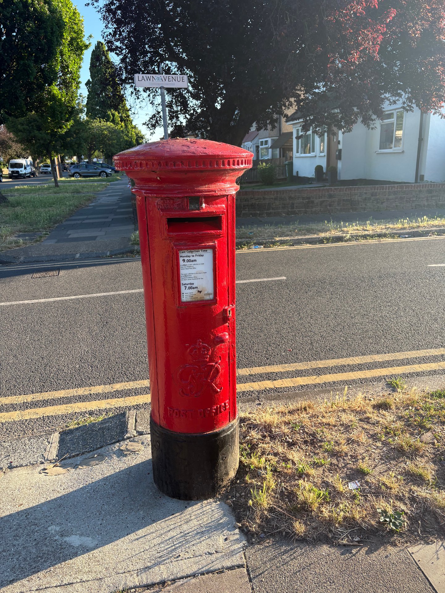 Postbox: Lawn Avenue, Southend-on-Sea, Southend-on-Sea, Essex