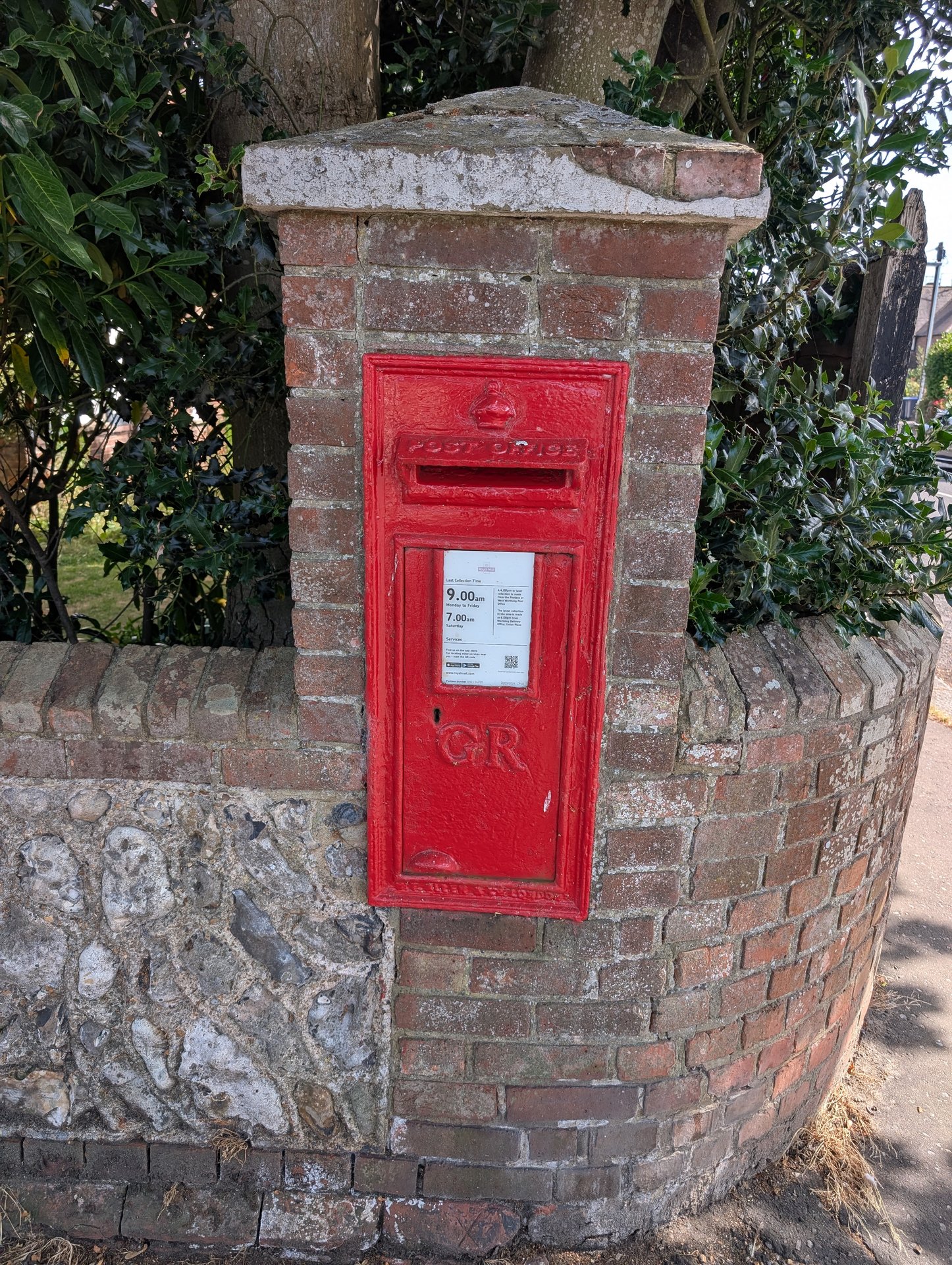 Postbox: Lansdowne Road, Goring-by-Sea, Goring-by-Sea, West Sussex