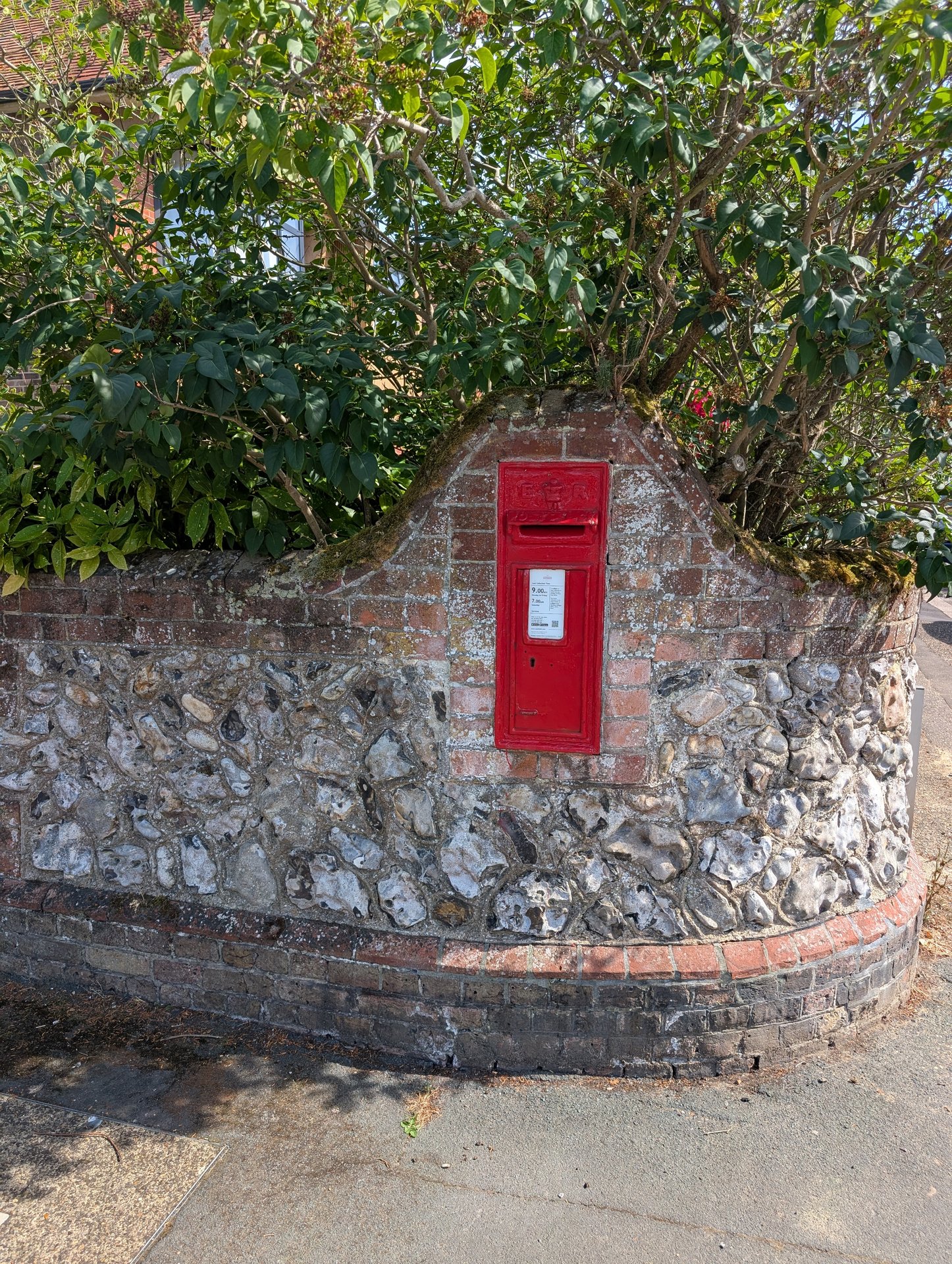 Postbox: Boundary Road, Worthing, Worthing, West Sussex