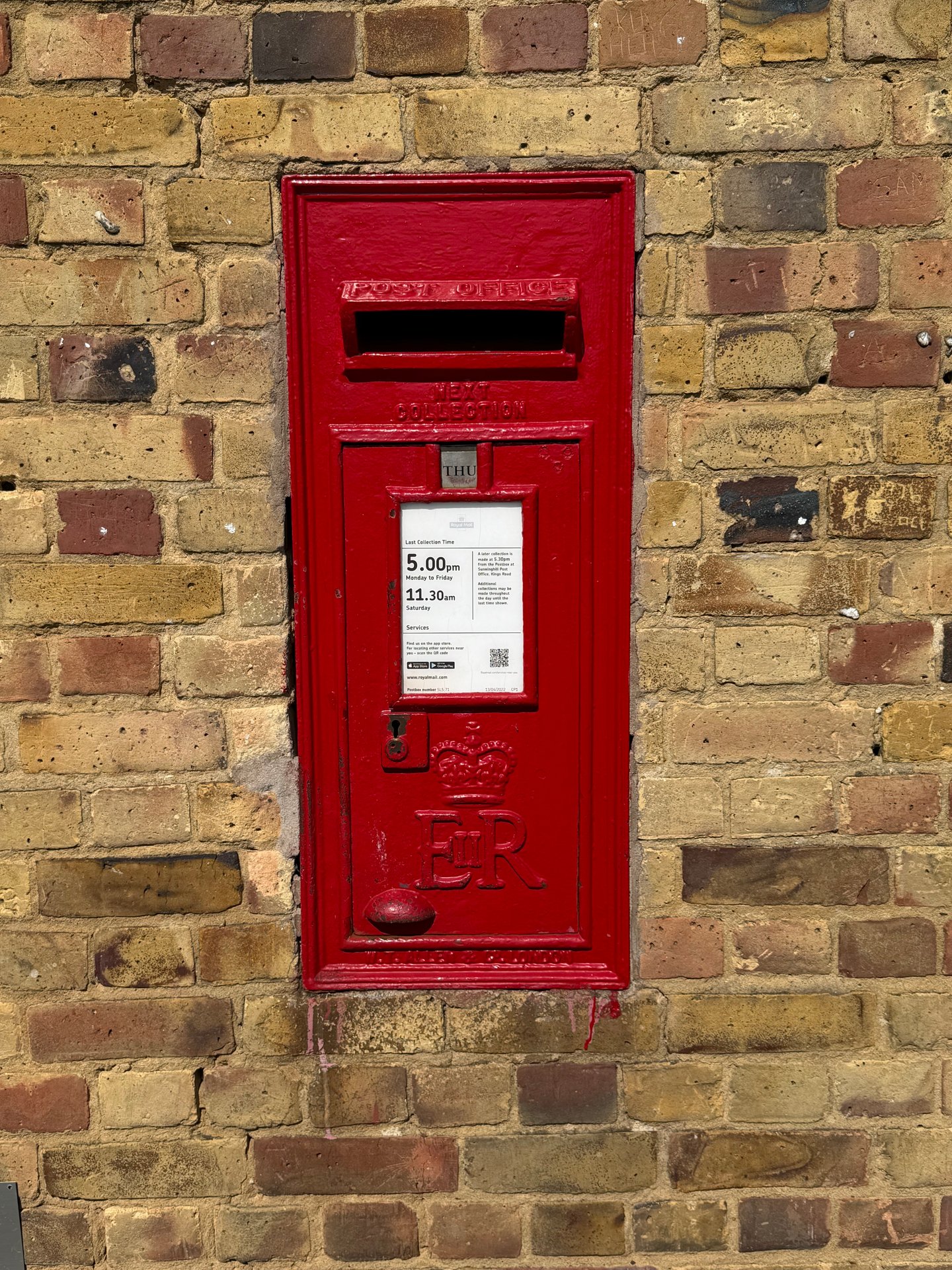 Postbox: Fernbank Place, Chavey Down, Chavey Down, Bracknell Forest