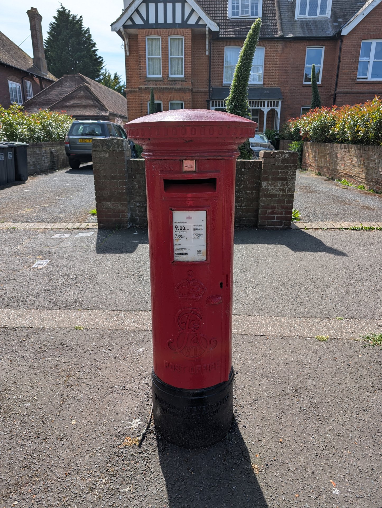 Postbox: Grand Avenue, Goring-by-Sea, Goring-by-Sea, West Sussex